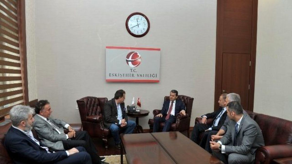 Eskişehirspor Yönetimi Vali Çelik\'i Ziyaret Etti