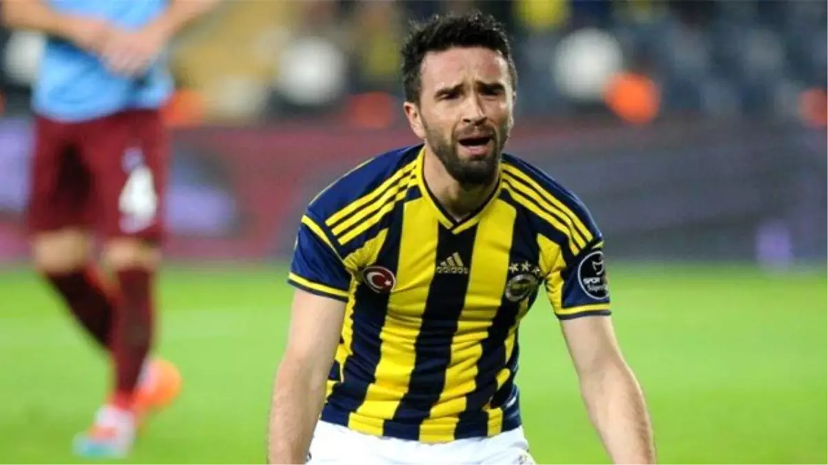 Fenerbahçe, Gökhan Gönül\'e Twitter\'dan Göndermede Bulundu