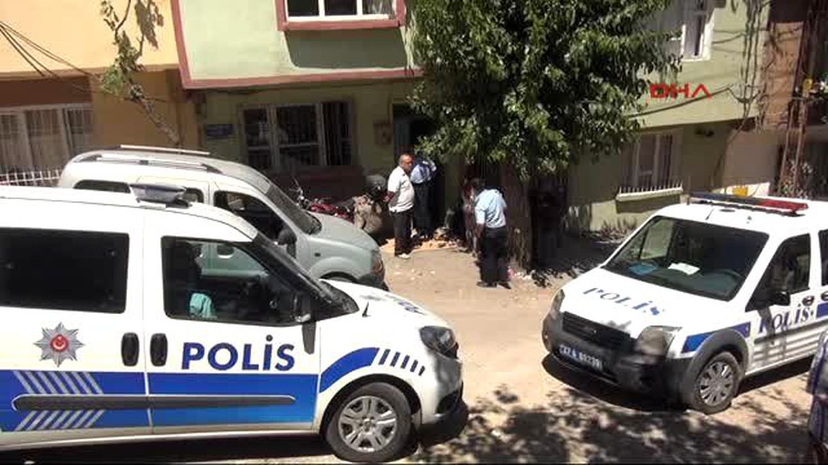 Gaziantep - Bunalıma Girdi, Kendisini Tavana Astı