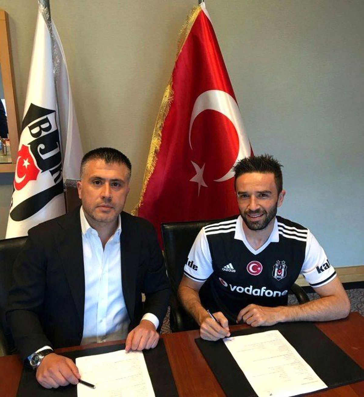 Gökhan Gönül İmzayı Attı