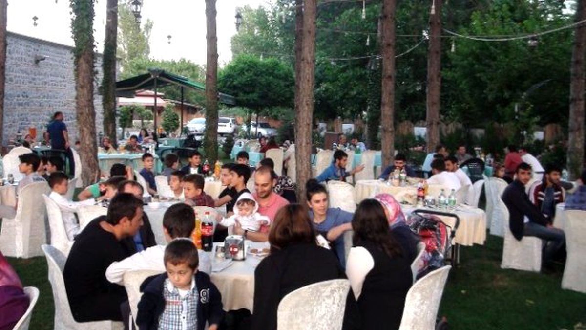 Gönüllü Gençlerden Anlamlı İftar