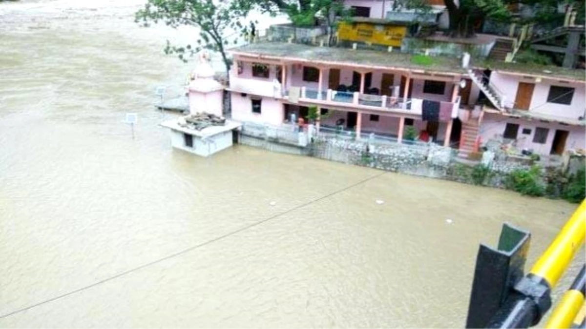 Hindistan\'da Şiddetli Yağış: 9 Ölü