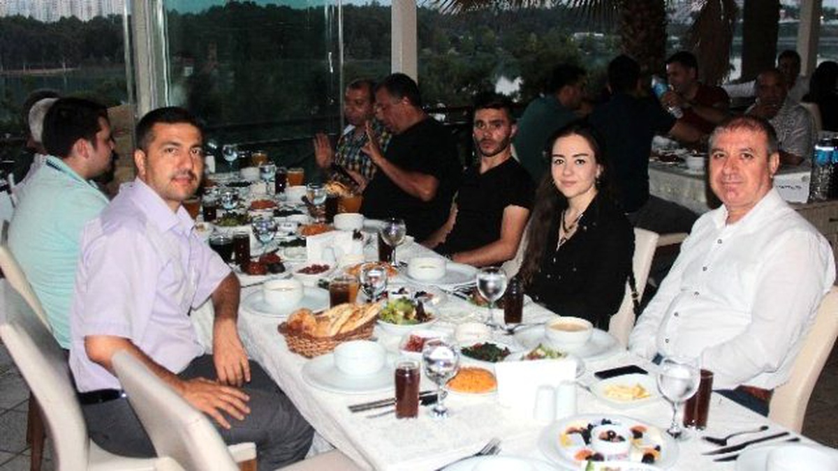İhlas Gazetecilik, Müşteri ve Çalışanlarını İftarda Buluşturdu