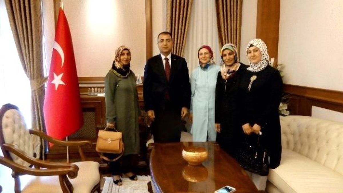 Işık Kadınlar Derneği Vali Toprak\'ı Ziyaret Etti