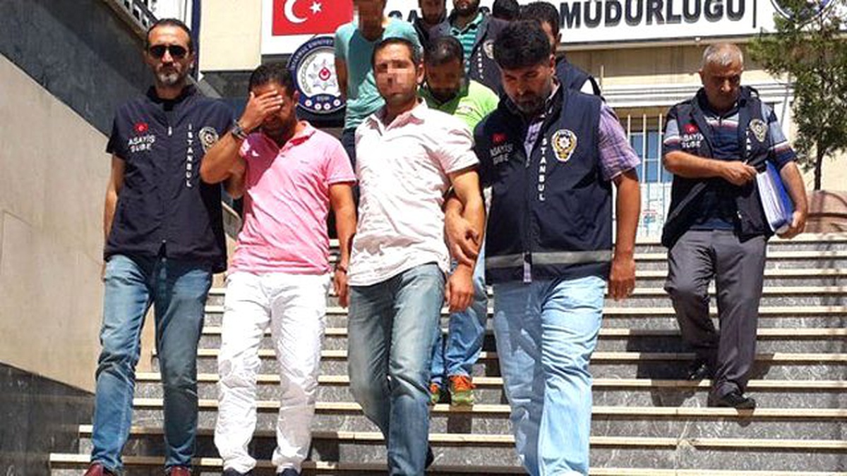 İstanbul\'da 2 Milyon Lira Gasbeden Zanlılar Yakalandı
