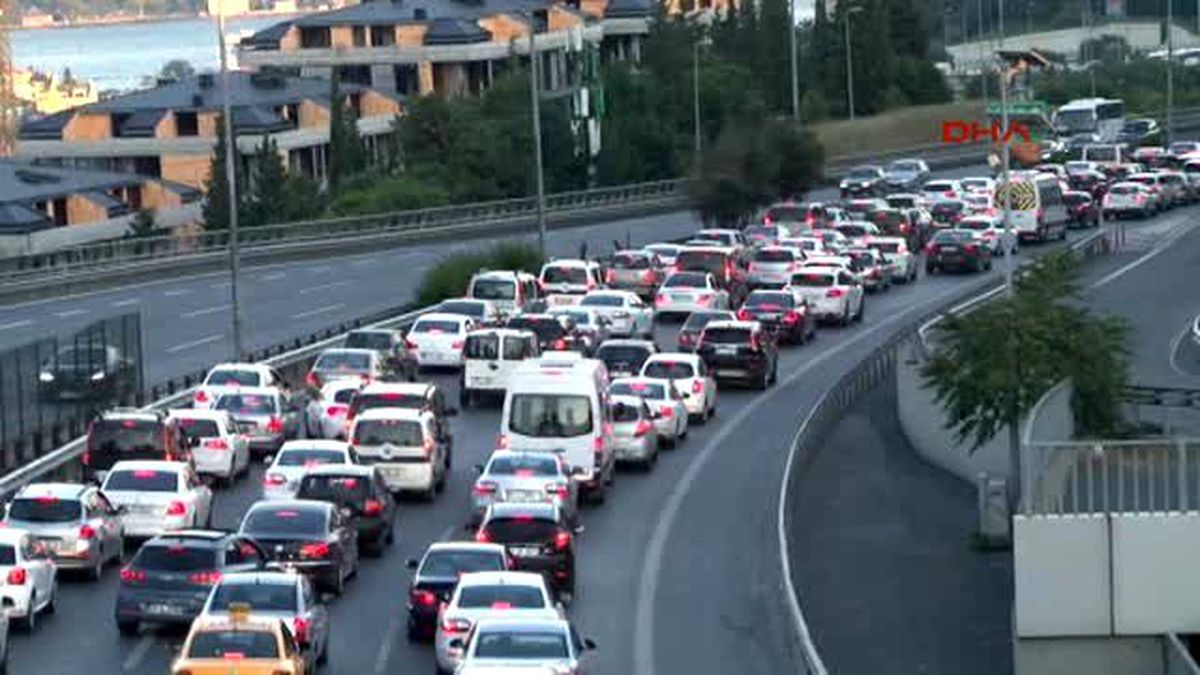 İstanbul\'da Akşamüstü Yaşanan Yoğunluk Yerini Boş Yollara Bıraktı