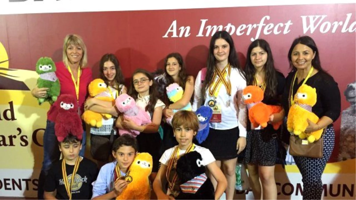 İzmir Sev\'in Öğrencileri Dünya Bilginler Kupasında