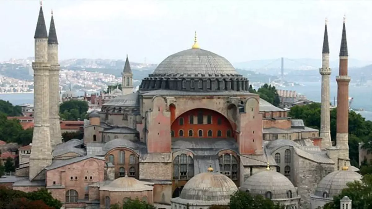 Kadir Gecesi Ayasofya'da Ezan Okunacak