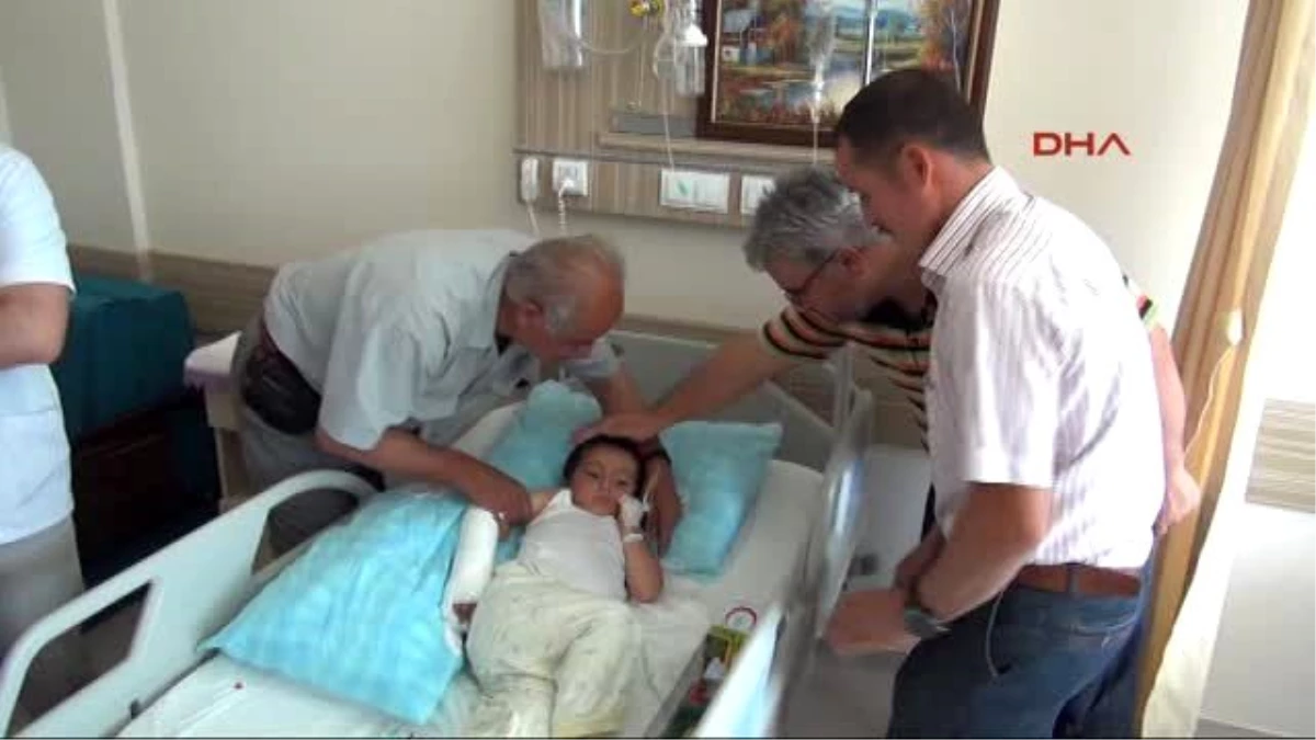 Karabük - 3 Yaşındaki Hasan\'ın Kopan Parmak Damarları Dikildi