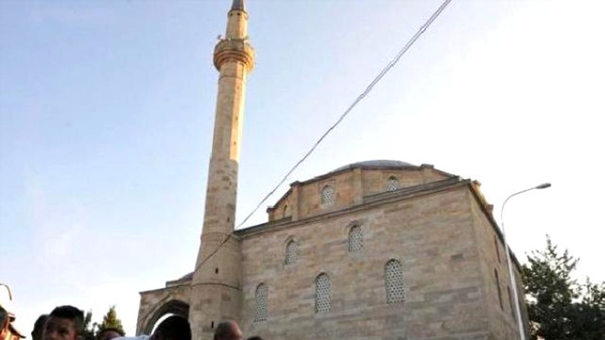 Kosova\'nın Tüm Camilerinde Atatürk Havalimanı\'nda Hayatını Kaybedenler İçin Hutbe Okundu