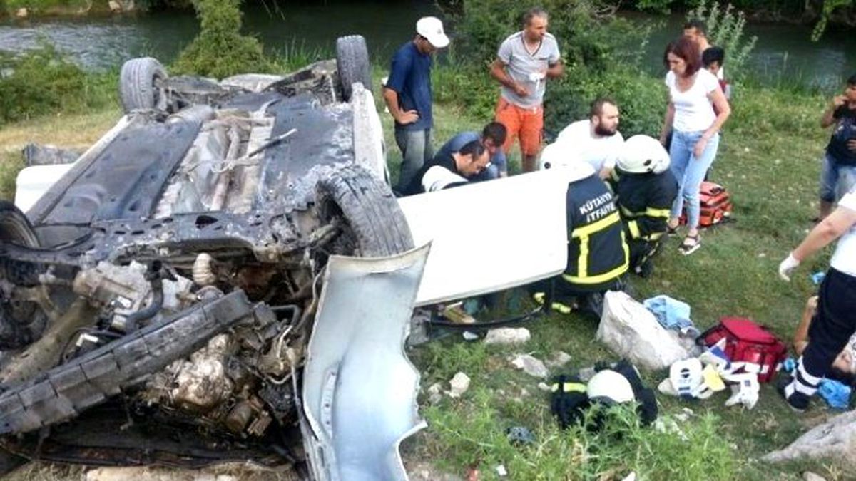 Kütahya\'da Trafik Kazası: 2 Ölü, 3 Yaralı