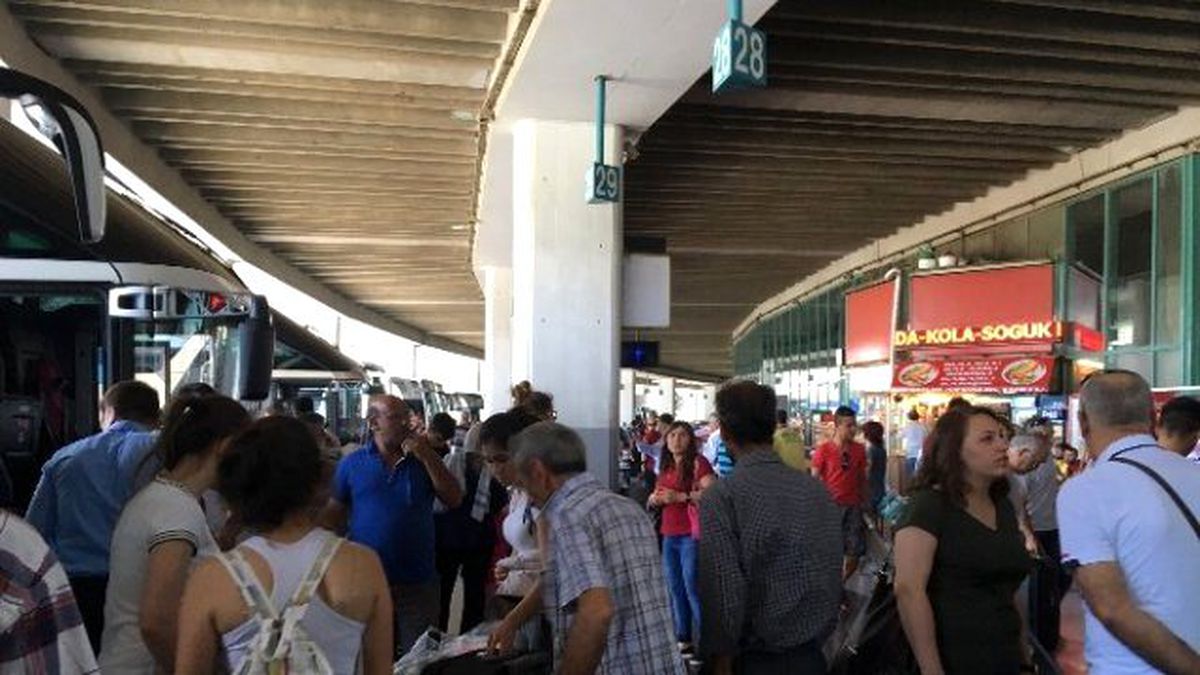 Otogarlarda Bayram Yüzünden Ek Seferler Bile Doldu