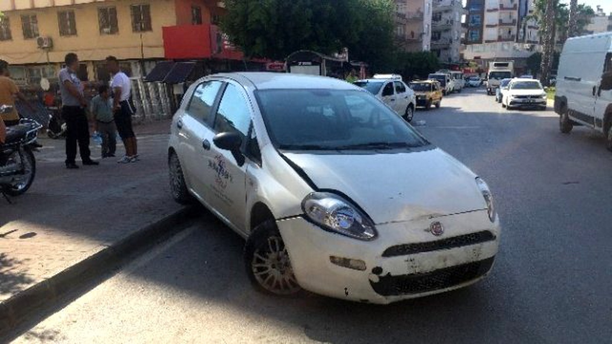 Otomobil Yayaya Çarptı: 1 Yaralı