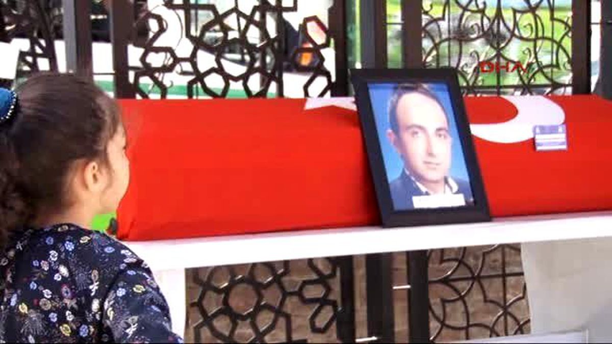Prensesler Babalarını Son Yolculuğuna Uğurladı