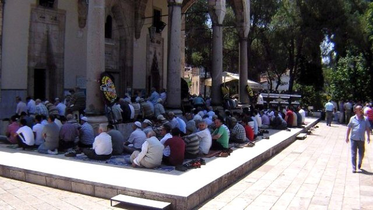 Ramazan\'ın Son Cuması Camiler Doldu Taştı
