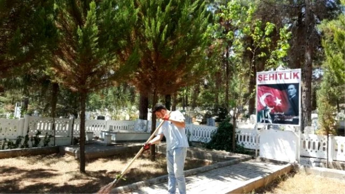 Şehit Mezarlıkları Temizlendi