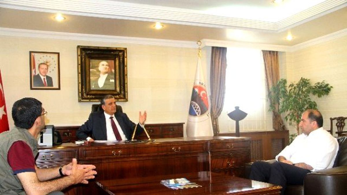 Serhat Ardahan Gazeteciler Derneği\'nden Vali Özefe\'ye Ziyaret