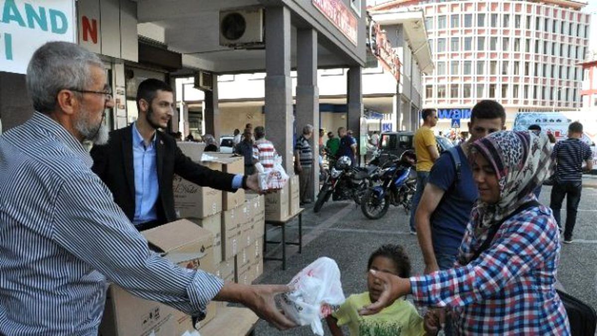 Sermerkand 10 Kişilik Kandil Simidi Dağıttı