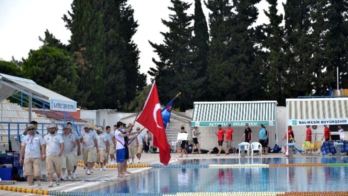 Sualtı Hokeyi Büyükler Türkiye Şampiyonası Balıkesir\'de Başladı