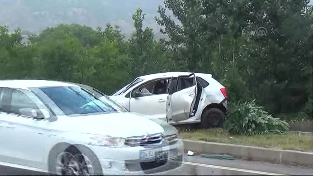 Taşova\'da Trafik Kazası: 5 Yaralı