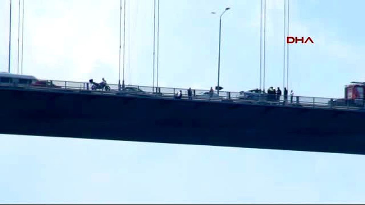 Tatil Yoğunluğuna Köprüdeki İntihar Girişimi Eklenince Trafik Felç Oldu
