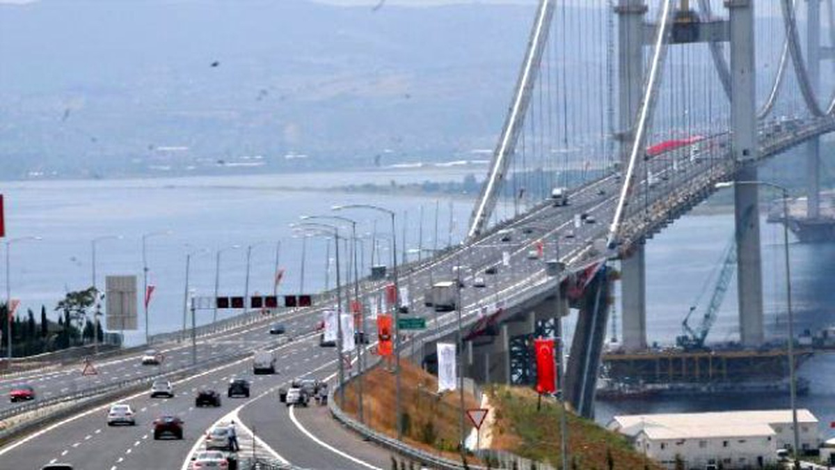 Tatilciler Yola Erken Çıktı, Osmangazi Köprüsü\'ne İlgi Var