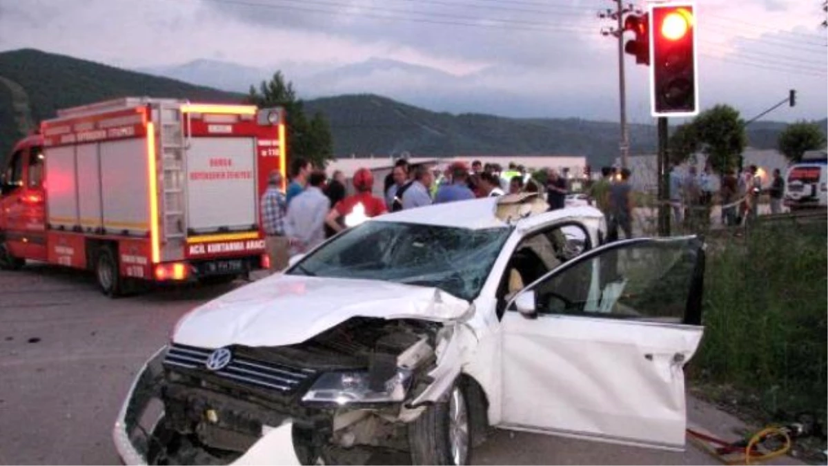 Tır Trafik Işıklarında Bekleyen Araçları Biçti: 2 Ölü, 3 Yaralı
