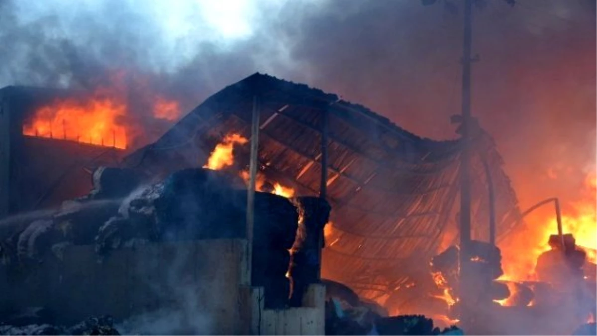 Uşak Osb\'de Tekstil Fabrikasında Yangın Çıktı