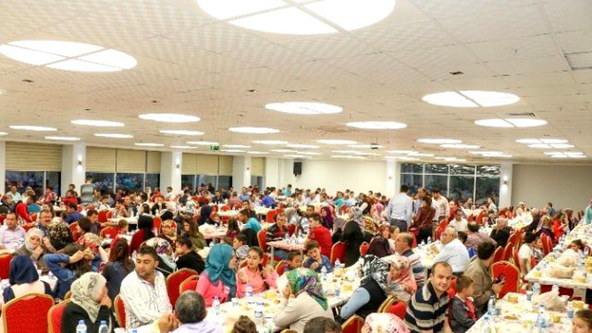 Yahyalı Belediyesi Personeli İftarda Bir Araya Geldi