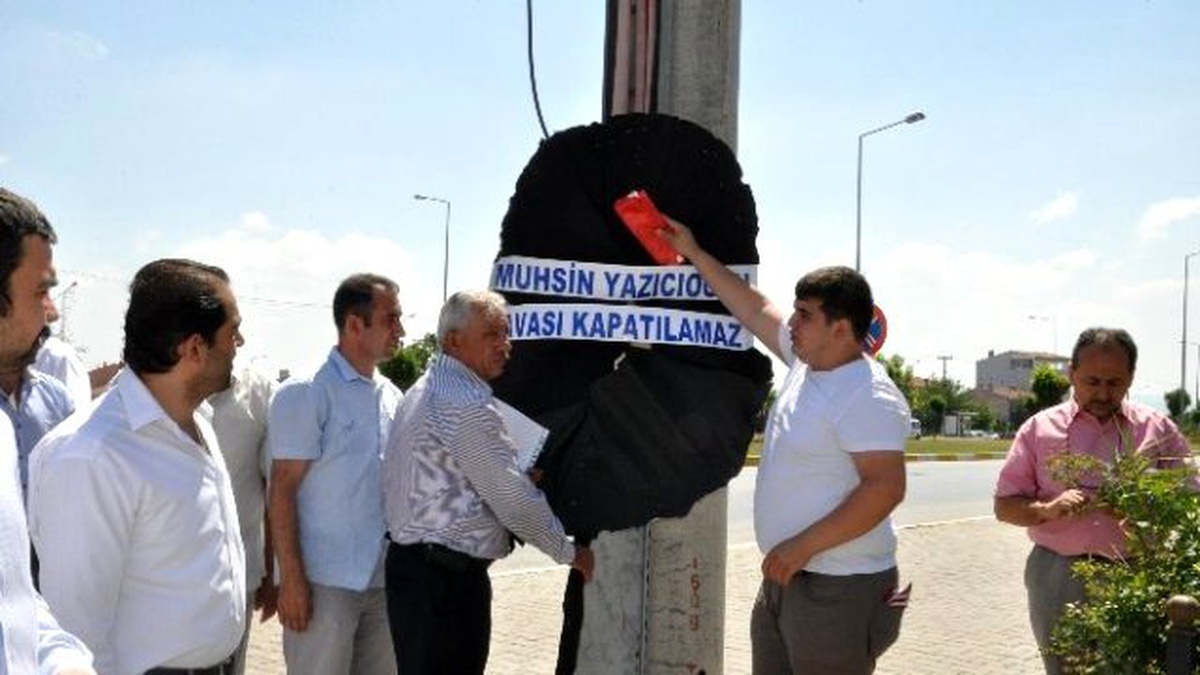 Yazıcıoğlu\'nun Mahkeme Kararı Balıkesir\'de Protesto Edildi