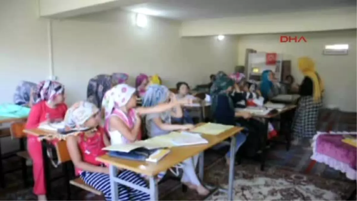 Aydın Kadınlara Başkanlık, Çocuklara Kur\'an Kursu Öğretmenliği Yapıyor