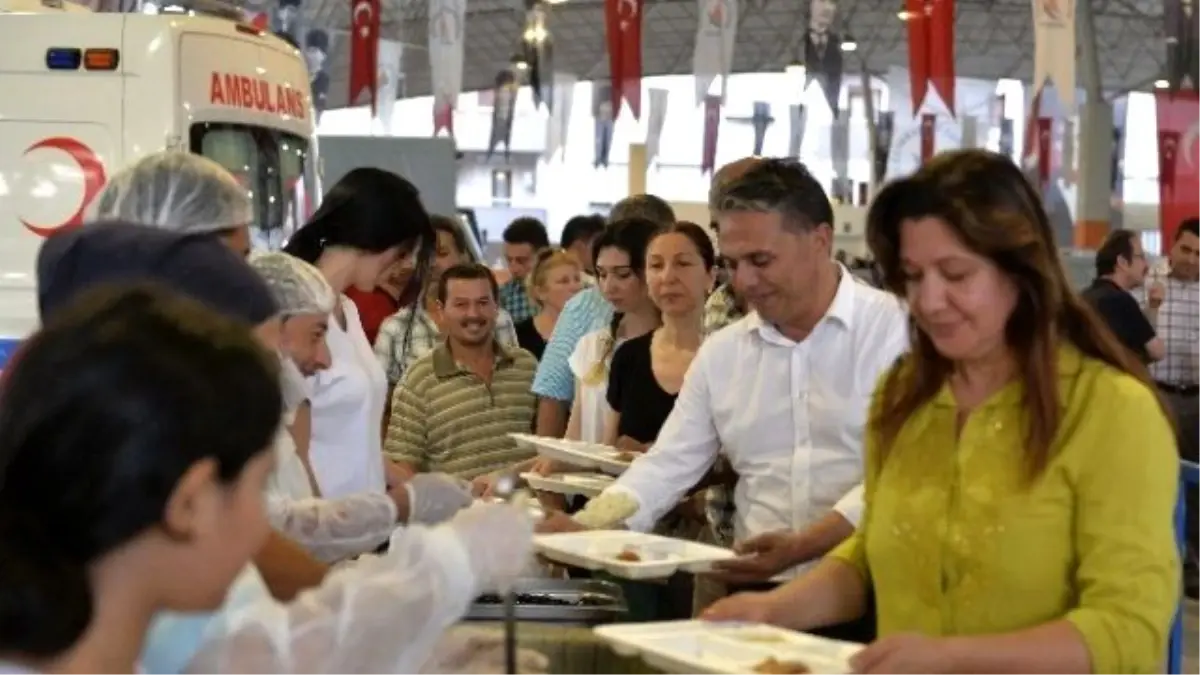 Başkan Uysal, Yeşilbahçe Mahallesi\'nde İftar Programına Katıldı