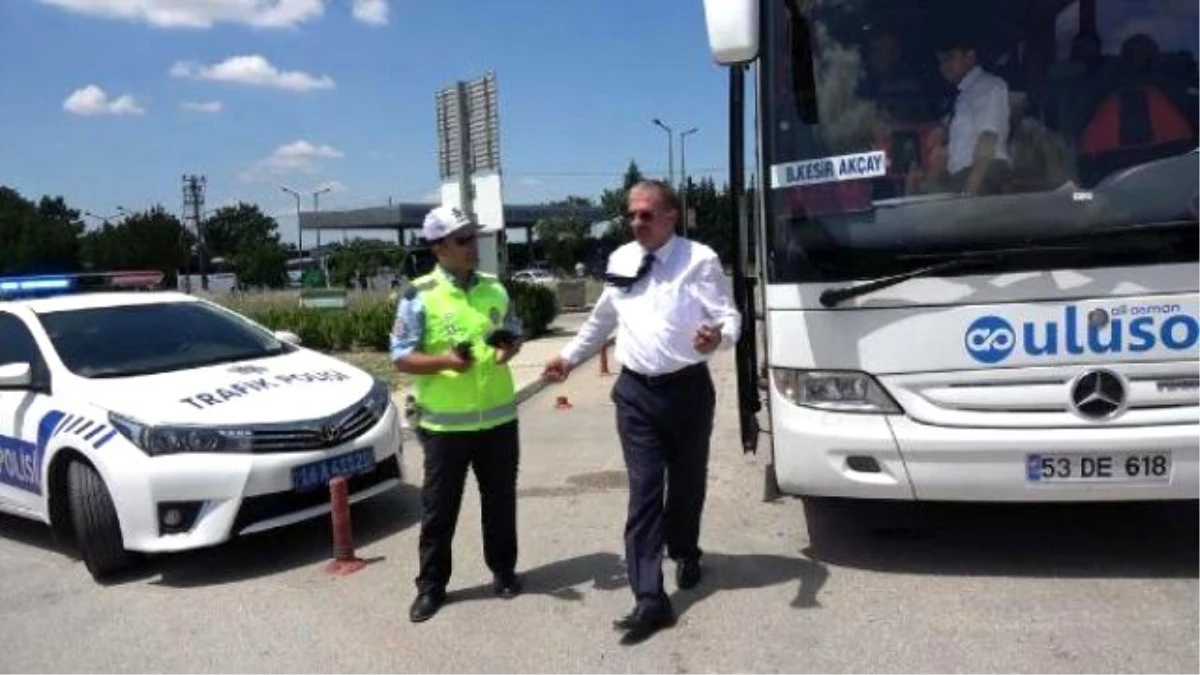 Bursa\'da Polis, Sürücüleri Yürüterek Uyku Kontrolü Yaptı