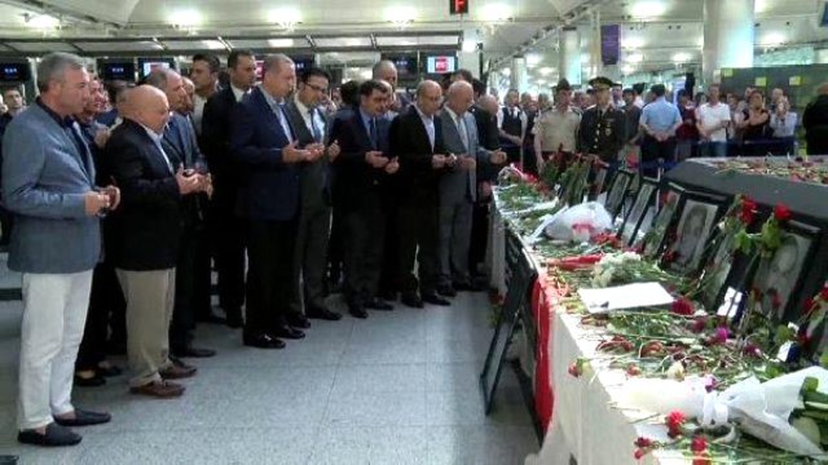 Cumhurbaşkanı Erdoğan, Atatürk Havalimanı\'nda İncelemelerde Bulundu (1)