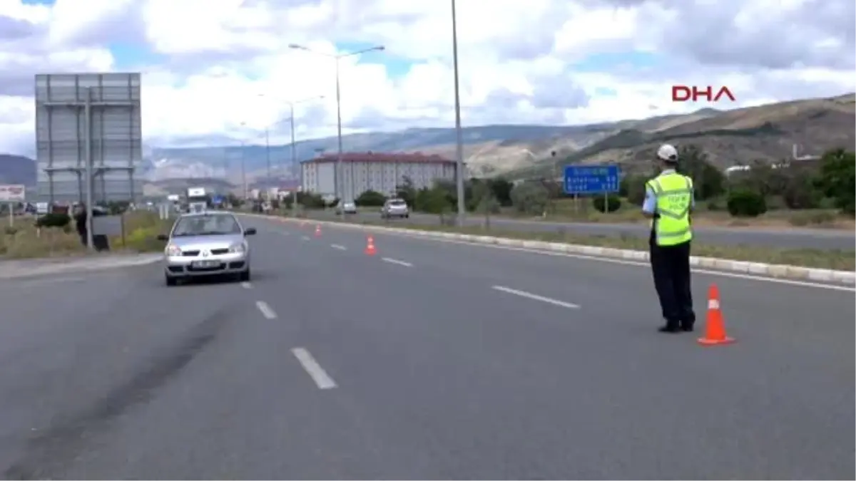 Erzincan İlk Bayram Şekerleri Polislerden