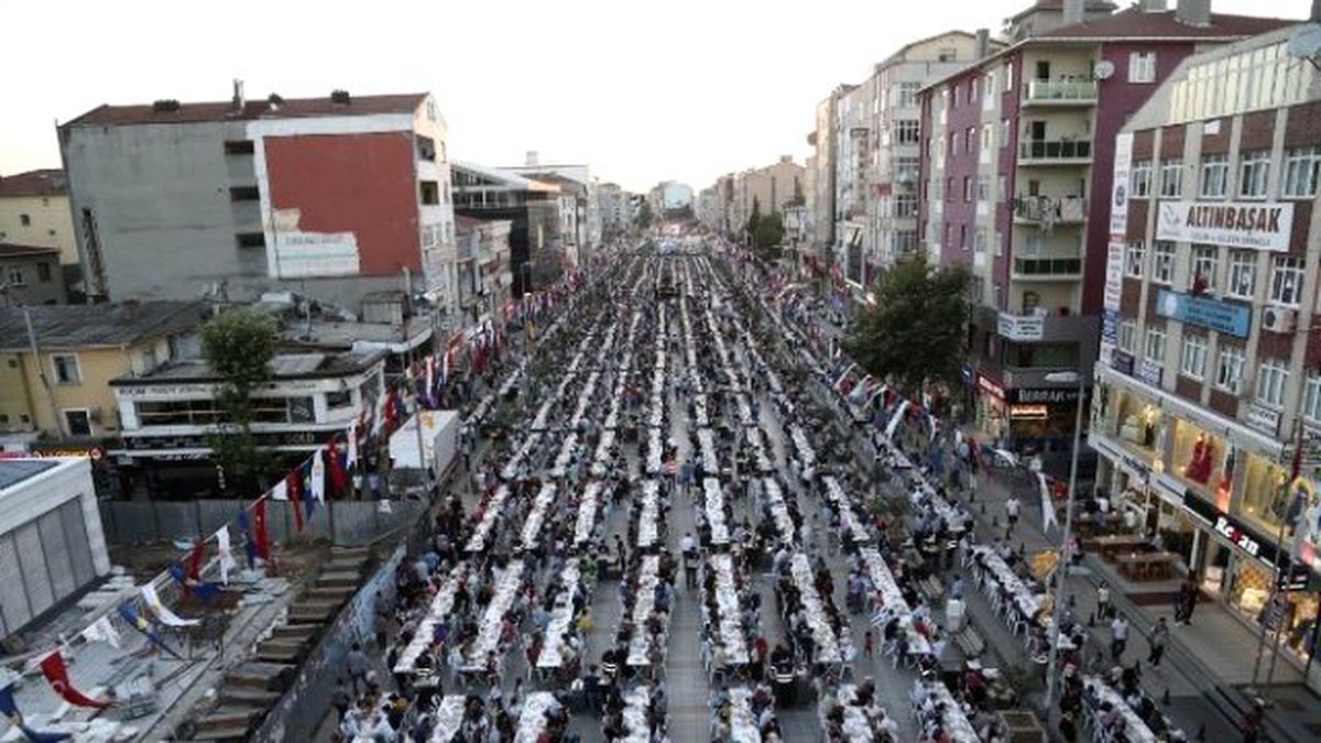 Gönül Sofraları, Sultanbeyli Kent Meydanı\'na Kuruldu