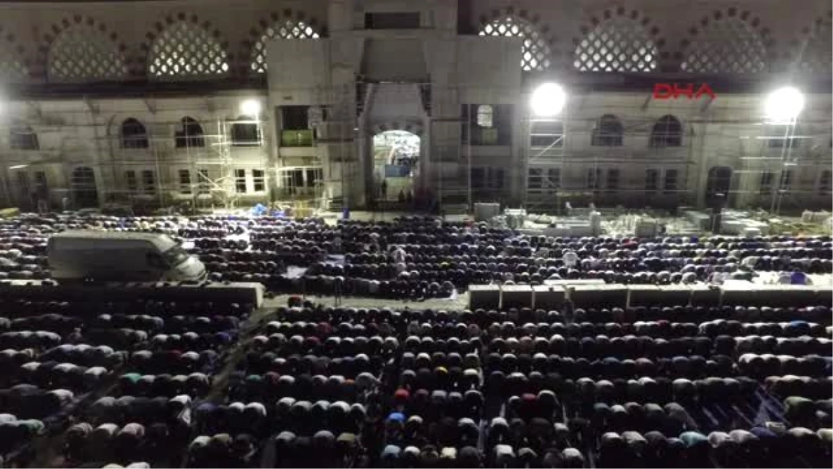 Havadan Görüntülerle Çamlıca Camii\'nde İlk İbadet