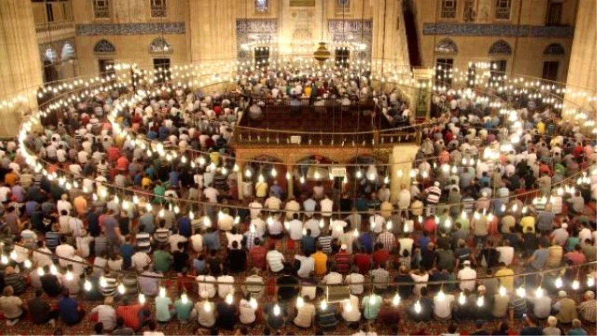 Kadir Gecesi\'nde Selimiye Camii Doldu, Taştı