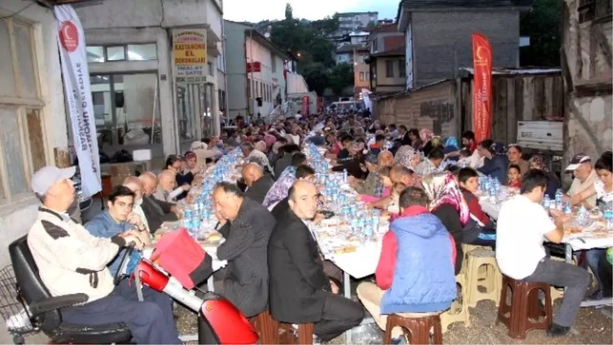 Kastamonu\'da Mahalle İftarları Devam Ediyor