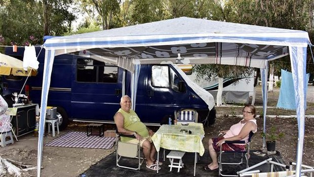 Minibüsü Karavana Çevirdi