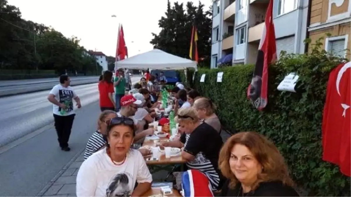 Münih\'te İstanbul\'daki Terör Saldırısı Protesto Edildi