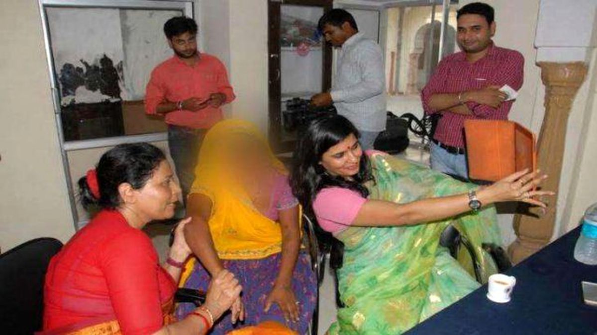 Tecavüz Mağduruyla Selfie Çeken Yetkili İstifa Etti