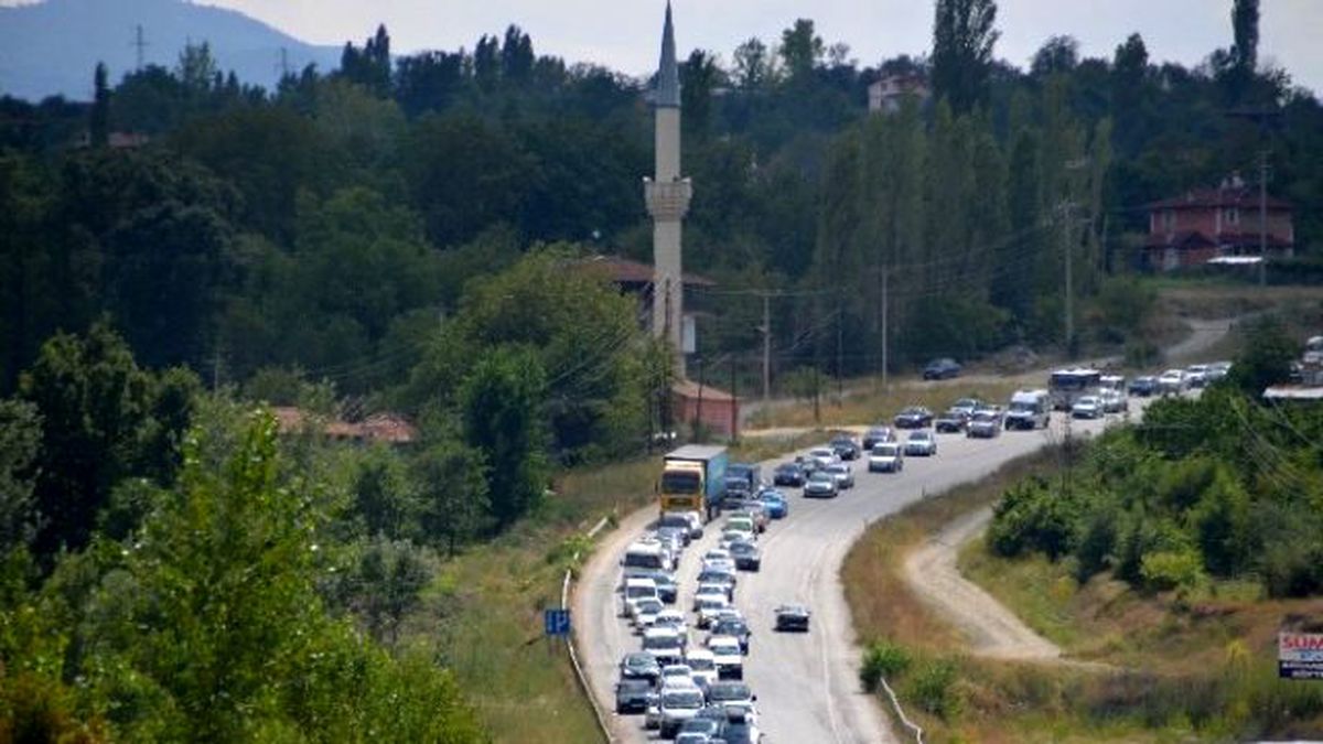 Tosya D-100 Karayolunda Bayram Trafiği Çileye Döndü.