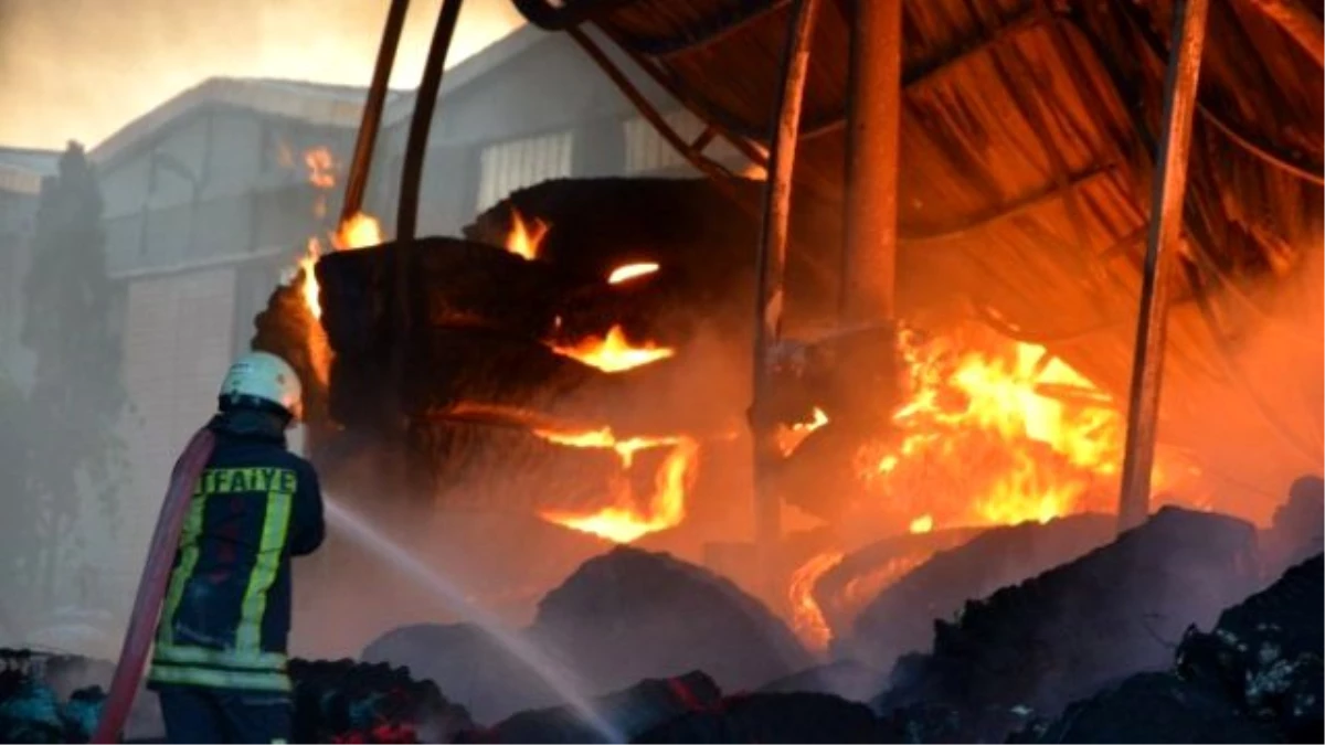 Uşak\'taki Fabrika Yangını Söndürüldü