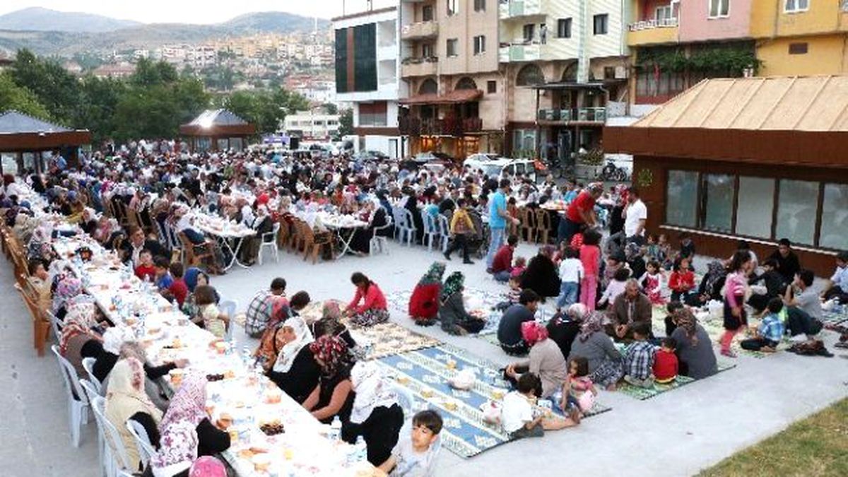 Yahyalı Belediyesi Mahalle İftarlarına Devam Ediyor