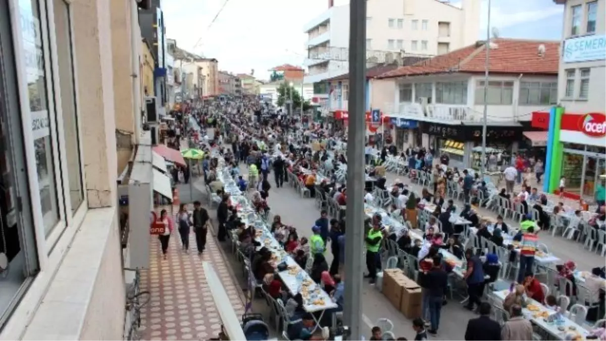 10 Bin Kişi İftar Sofrasında Buluştu