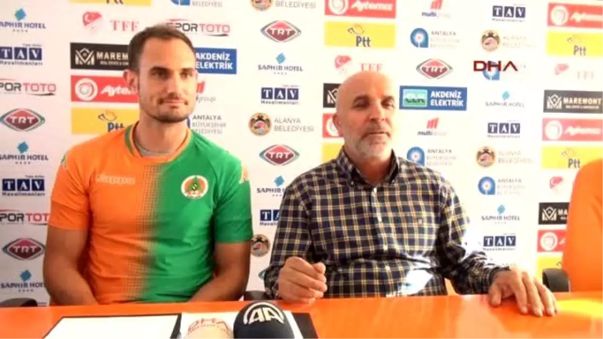 Alanyaspor\'a İspanyol Stoper