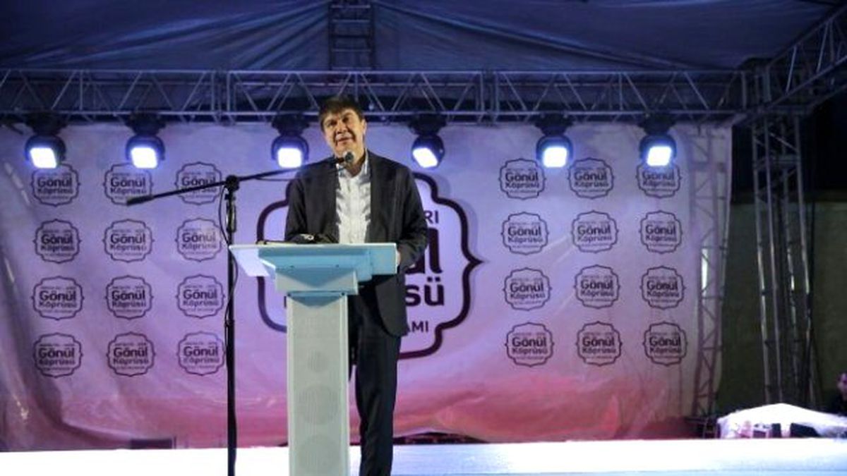 Antalya Ekibi Ağrı\'da İftar Yemeği Verdi