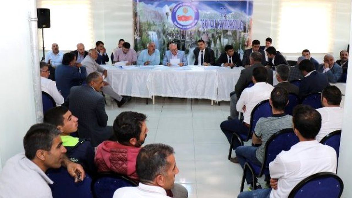 Başkan Sekmen Tekman\'da Muhtarları Dinledi