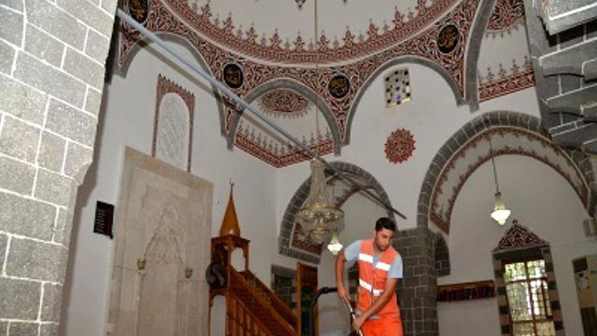 Bayram Öncesi Camii Temizliği Başladı